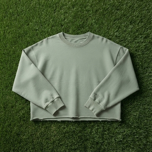 เสื้อสเวตเชิ้ตคอกลมสีเขียวเซจสำหรับผู้ชาย ทรงโอเวอร์ไซส์ ขอบดิบ แขนยาว สไตล์ลำลอง สตรีทแวร์ - Product Image 6