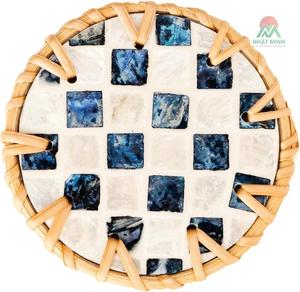 Ensemble de dessous-de-verre bohèmes ronds en rotin et nacre avec incrustation bleue, antidérapants, 10 cm de diamètre - Product Image 3