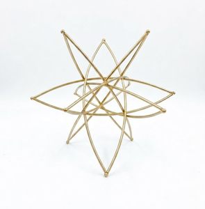 Sculpture Art Déco en Métal Doré Faite à la Main, Écologique, Pièce d'Art de Table pour la Décoration de la Maison, du Salon, du Bureau ou des Étagères - Product Image 1