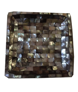 Plateau décoratif carré avec motif en nacre à carreaux, design moderne, pièce d'artisanat sculptée - Product Image 1