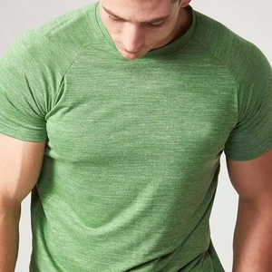 เสื้อยืดแขนสั้นทรงสปอร์ตสีเขียวสำหรับผู้ชาย เหมาะสำหรับออกกำลังกาย วิ่ง เล่นกีฬา เนื้อผ้าเบาสบาย ระบายอากาศได้ดี สวมใส่สบายๆ ได้ทุกโอกาส - Product Image 3