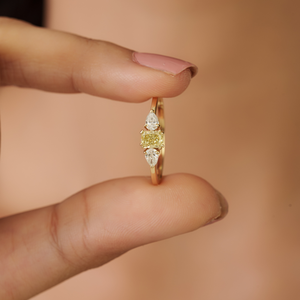 แหวนหมั้นเพชรแท้ 100% ทองคำแท้ 14K ดีไซน์เรียบหรูมินิมอล ของขวัญสำหรับเธอ - Product Image 2