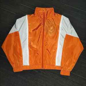 Ensemble short de sport pour femme avec logo personnalisé, coupe-vent respirant, streetwear en nylon uni, grandes tailles, vente en gros, collection Printemps 2026 - Product Image 3