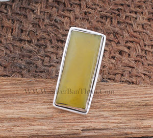 แหวนหยกเหลืองธรรมชาติทรงสี่เหลี่ยมผืนผ้า เงินแท้ 925 ประดับหยกทรงเหลี่ยมมรกต แหวนงานฝีมือสำหรับผู้หญิง ขายส่ง - Product Image 1