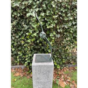 Escultura de águila voladora de metal con acabado verde pátina antiguo y base para decoración de jardín, estatua de pájaro antideslizante para exhibición en el suelo. - Product Image 4