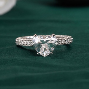 Anillo de Compromiso con Diamante Marquise de 2.00 CT, Corte Corazón, Cultivado en Laboratorio, Oro Amarillo de 14K, Banda Pavé, Claridad VS1, Oro Sólido de 18K, IGI - Product Image 1