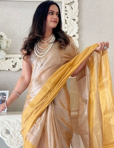 Sari de Diseño KV para Mujer, Color Beige Sólido, con Blusa Sin Coser - Product Image 4