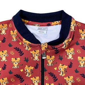เสื้อแจ็กเก็ตโพลีพิมพ์ลายเสือแขนเต็มตัวสีแดง - Product Image 4