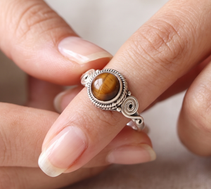 Bague spirale faite à la main en argent sterling 925 avec pierre précieuse œil de tigre de forme naturelle certifiée IGI, bijoux pour mariage, style tendance - Product Image 6