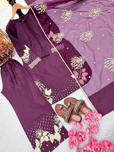 Lanzamiento del nuevo conjunto de ropa de fiesta de diseñador Pur, con top de crepé natural y pantalones palazzo con dupatta. - Product Image 5