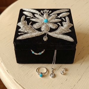 Boîte à bijoux en papier de style vintage brodée Neel Pushp Zardozi, boîte à pendentif et bracelet rectangulaire, boîte cadeau par Whimsy Art Craft - Product Image 5