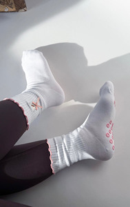 Calcetines de Pilates Personalizados con Diseño de Lazo Jacquard y Volantes, Calcetines de Yoga Antideslizantes para Mujer, Hechos en Vietnam, Venta al Por Mayor - Product Image 4