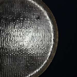 Plateau de service en aluminium martelé fait main, couleur or, design de luxe, accessoire de table, vaisselle et articles de cuisine pour la décoration intérieure - Product Image 5