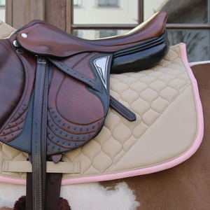 Nouvelle Collection 2026 : Tapis de Selle d'Équitation en Sublimation Anglaise pour Chevaux, Motif Licorne avec Bordure Contrastante – Ensemble d'Équitation - Product Image 2