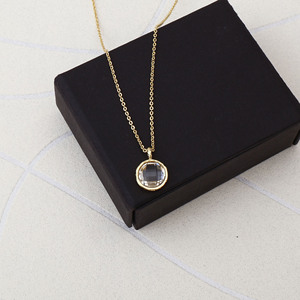 Collier bohème superposé plaqué or 18 carats avec pendentif délicat rond en quartz cristal transparent, bijou artisanal en pierre facettée, cadeau pour elle - Product Image 1