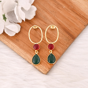 Elegantes Pendientes Colgantes con Engaste de Bisel de Granate Hidro y Ónix Verde Chapados en Oro, Joyería Artesanal de Latón para Mujer - Product Image 2