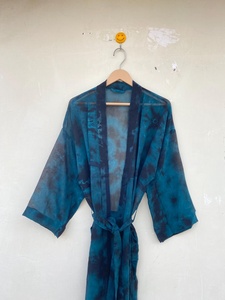 Kimono de seda azul Vintage reciclado Sari Tie Dye Kimono de seda Robe Beach Cover Up Kimono de seda - Product Image 2