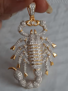 Pendentif Scorpion couleur or, charme en zircone cubique, pendentif incrusté de cristaux pour collier, bijoux, cadeau - Product Image 1