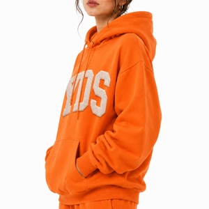 Sweat à capuche pour femme, style de vie urbain • Vêtement décontracté avec cordon de serrage pour des activités de plein air confortables, mode quotidienne - Product Image 3