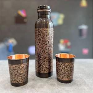 Ensemble de bouteilles d'eau en cuivre pur avec 2 verres - Récipient en cuivre ayurvédique anti-fuite de 1000 ml - Carafe en cuivre sans joint fabriquée à la main - Cadeau - Product Image 6