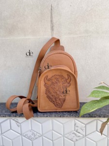 Nuevo Bolso de Hombro de Cuero Tallado, Elegante y Moderno, Bolso de Viaje de Cuero Genuino, Fácil de Llevar, Multiusos - Product Image 5