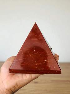 Pyramide massive en jaspe rouge poli, pierre de guérison pour la mise en terre, la vitalité, l'énergie, l'équilibre des chakras, décoration, 4 pouces - Product Image 2