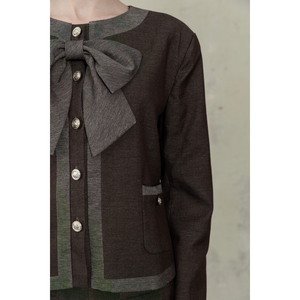 Conjunto de Dos Piezas de Alta Calidad para Mujer, Chaqueta Elegante con Lazo, Falda Larga con Estampado Floral, 100% Algodón, Fabricación en Vietnam - Product Image 5