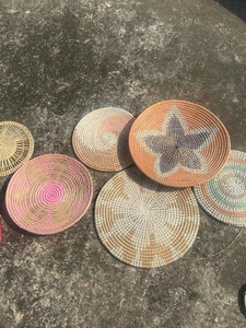 Juego de Platos Decorativos Hechos a Mano – Arte de Tejido de Jacinto de Agua Natural en Estilo Boho Moderno - Product Image 4