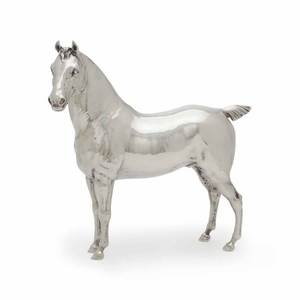 Figura de caballo de aluminio fundido de lujo, estatua equina metálica en pose dinámica, elemento decorativo para interiores refinados. - Product Image 5