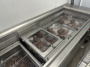 Machine de cuisson sous vide 500L de haute qualité pour cuisson lente à ultrasons, avec chauffage uniforme de toute la cuve, pour une meilleure saveur et une viande plus tendre. - Product Image 4