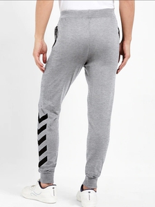Pantalon de survêtement gris en coton pour homme avec imprimé chevron noir et logo Yard, taille élastique, style décontracté, idéal pour l'automne - Product Image 4