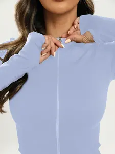 Conjunto de Yoga para Mujer con Logotipo Personalizado, Chaqueta Corta y Leggings de Cintura Alta, Chaqueta de Yoga Crema Personalizable con Cierre Completo - Corte Ajustado y Deportivo - Product Image 5