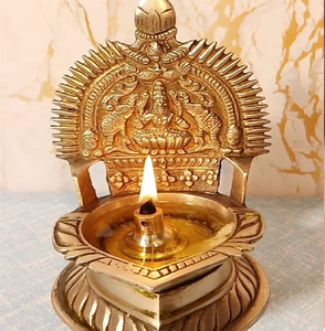 Diya ทองเหลืองที่ทันสมัยพร้อมกับที่ใส่ไส้ตะเกียงกลางเฉพาะและแท่นบานมีจำหน่ายในราคาขายส่ง - Product Image 3