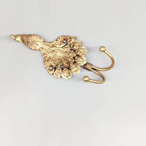 Crochet mural design paon royal, élégant support décoratif en métal, idéal pour suspendre chapeaux, ceintures et décorations intérieures - Product Image 6