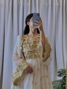 ชุดเดรสยาวถึงข้อเท้าปักลายผ้าชีฟองสีครีมชุดแต่งงานแขนยาวคอกลมสไตล์คลาสสิก - Product Image 3