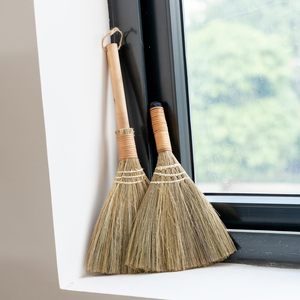 Ensemble écologique de 2 balais en herbe naturelle à poils doux, manche en bois durable et léger, origine Vietnam, pour usage en jardinage - Product Image 3