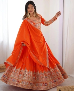 Conjunto de Lehenga Choli de Satén de Seda Naranja Bordado para Mujer KV, con Dupatta, Transpirable, Ropa Étnica Tradicional para Bodas y Fiestas - Product Image 1