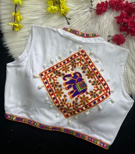 Blusa de Rayón Especial para Navratri con Trabajo Kodi, Diseño Abierto por Delante, Acolchada, Colección de Blusas Étnicas de Diseñador - Product Image 1