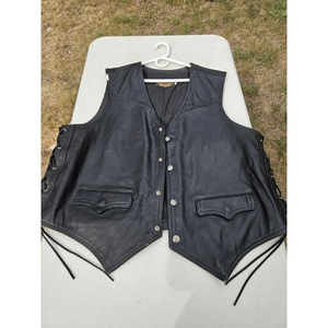 Gilet de motard en cuir véritable noir, style western, avec lacets latéraux, boutons-pression et poches avant - Product Image 1