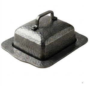 Plateau à beurre en métal martelé, plat à beurre en acier inoxydable avec couvercle, design minimaliste, vaisselle de table pour la cuisine - Product Image 2