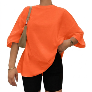 T-shirt oversize respirant pour femme, style streetwear estival, 100% coton, à porter au quotidien, avec logo personnalisé. - Product Image 6