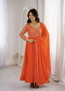 Robe ethnique raffinée en georgette à sequins avec un voile évasé de quatre mètres à bas souple et finition en dentelle, couture traditionnelle pour femme - Product Image 5