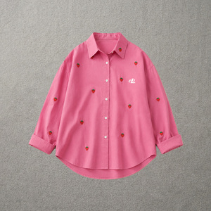 เสื้อเชิ้ตผู้หญิงสีชมพูปักลายสตรอว์เบอร์รี่ แขนยาว สไตล์ลำลอง ทรงหลวม เสื้อผู้หญิงสั่งทำพิเศษ เสื้อยืดผ้าฝ้ายสำหรับฤดูใบไม้ผลิและฤดูร้อน - Product Image 3