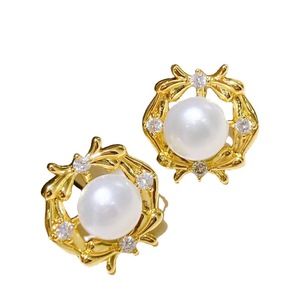 Boucles d'oreilles originales de style niche, élégantes et rétro à la française, en perles d'eau douce avec couronne de fleurs rotative, beauté naturelle - Product Image 5