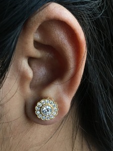 Pendientes de Diamantes de Corte Esmeralda de 1.70 Quilates con Forma Mixta y Diseño Geométrico Moderno de Lujo Chapados en Oro de 18K - Product Image 3