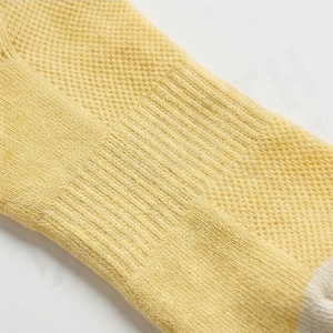 Chaussettes jaunes à col ras du cou, couleur unie, tricotées, respirantes, décontractées pour adultes - Product Image 5