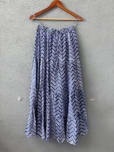 Modèle de couture pour jupe longue décontractée pour femmes, taille élastique respirante, design à étages avec méthode de tissage non tissé - Product Image 2