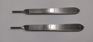 Mango de bisturí con escala #3 hecho de acero inoxidable de grado médico de alta calidad - Product Image 2