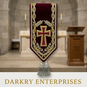 Écharpe de Maître Maçon en Velours Bordeaux avec Broderie à la Main en Fil d'Or et d'Argent, Emblème Croix et Laurier, pour Régalia Maçonnique - Product Image 1