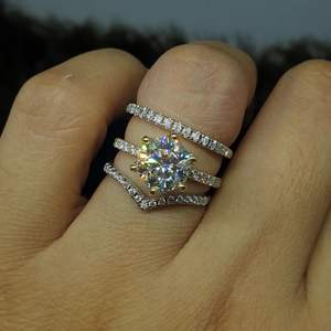 แหวนเพชรมออิสซาไนต์ทรงกลมสีขาวสวยงามแหวนหมั้นเพชรโมอิสเงินแท้ออกแบบได้ตามต้องการ - Product Image 2